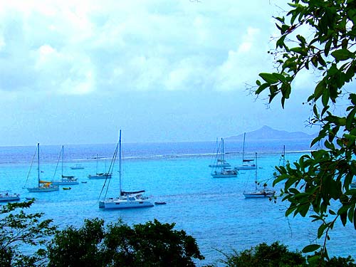 20-caraibi-in-barca-vela-ancoraggio